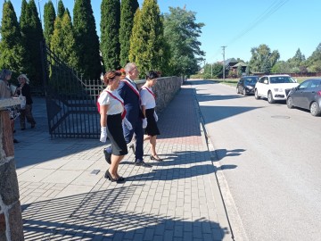 Zwykła-Niezwykła Szkoła w Puszczy Mariańskiej – wsi w strefie Bolimowskiego Parku Krajobrazowego…, 